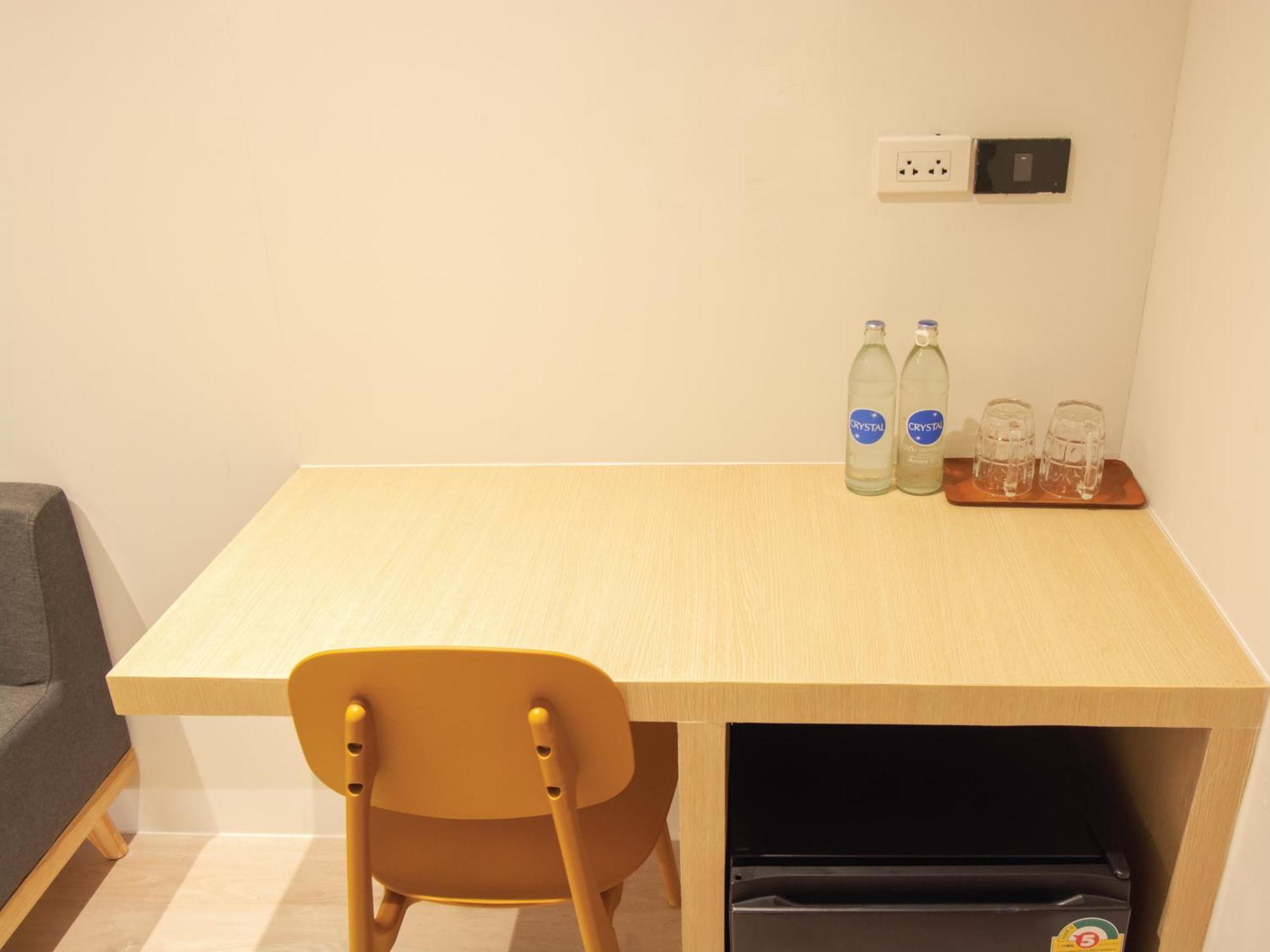 Sleep Box Sukhumvit 22 Hostel Bangkok Exterior photo