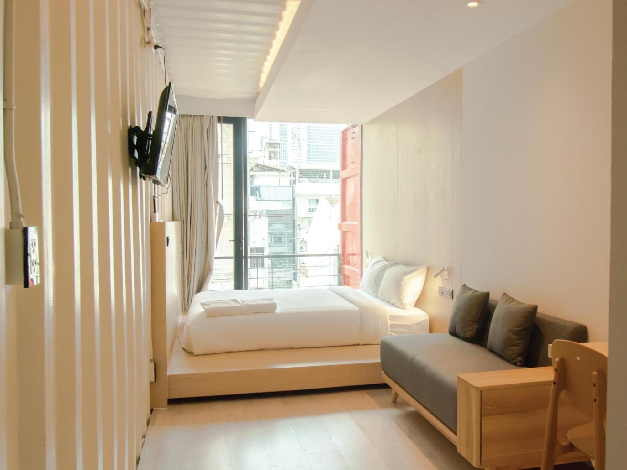 Sleep Box Sukhumvit 22 Hostel Bangkok Exterior photo