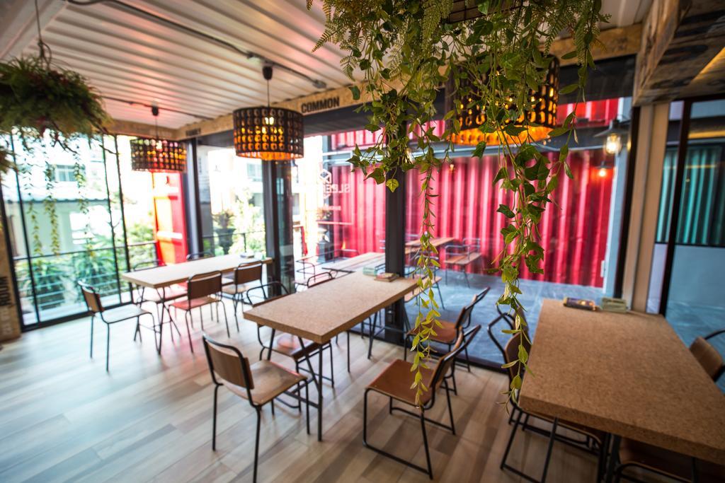 Sleep Box Sukhumvit 22 Hostel Bangkok Exterior photo