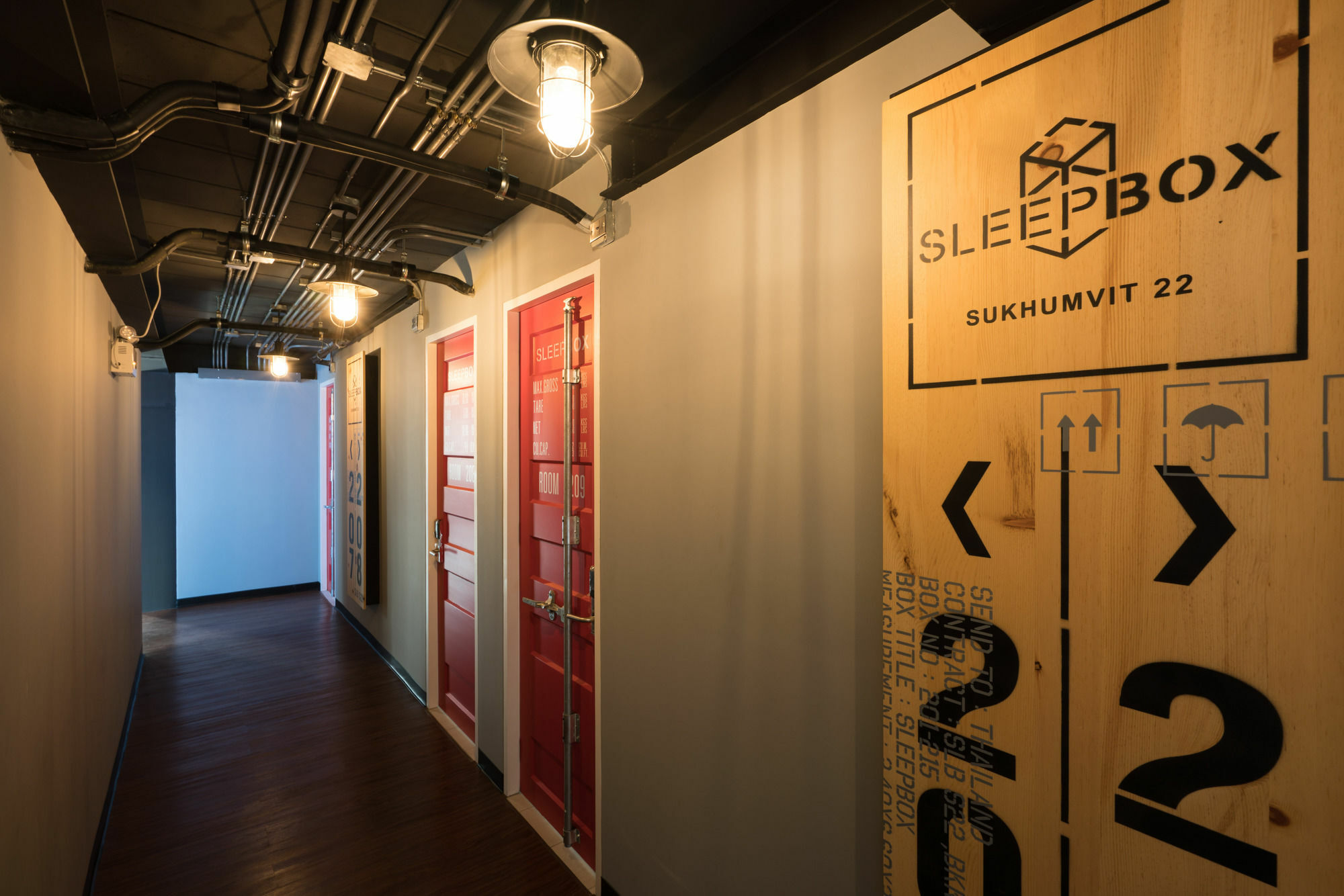 Sleep Box Sukhumvit 22 Hostel Bangkok Exterior photo